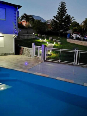 Appartement charmant à Lamentin avec piscine partagée